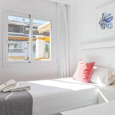 2 Bedrooms Terrace - Pool & Parking Apartment Marbella