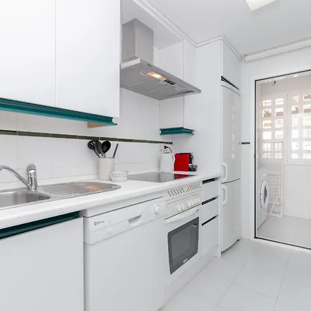 2 Bedrooms Terrace - Pool & Parking Marbella