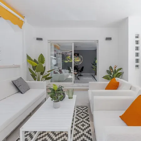 2 Bedrooms Terrace - Pool & Parking Marbella