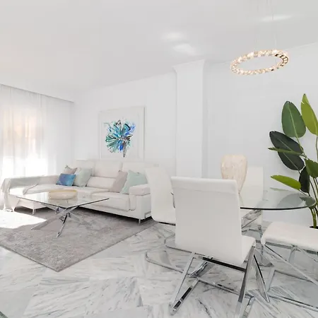 2 Bedrooms Terrace - Pool & Parking Marbella