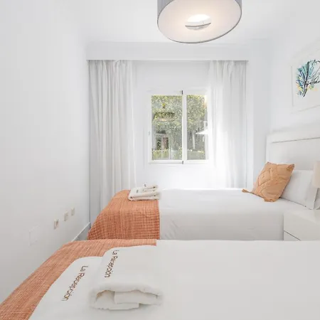 2 Bedrooms Terrace - Pool & Parking Marbella
